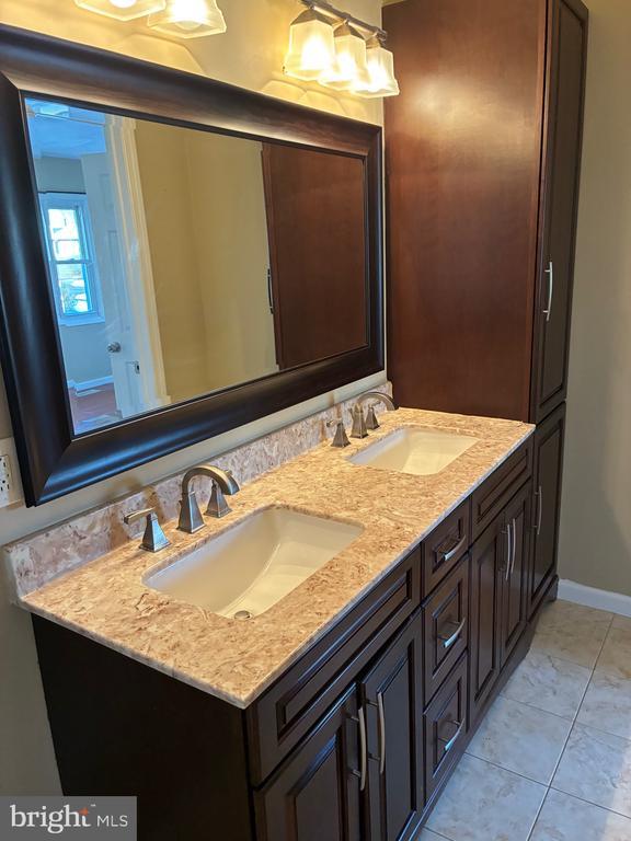 Foto del edificio - 83 Glenview Ln