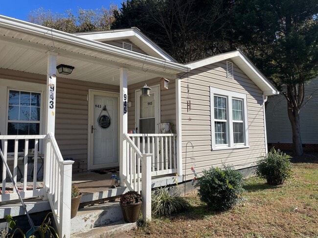 Building Photo - 1143