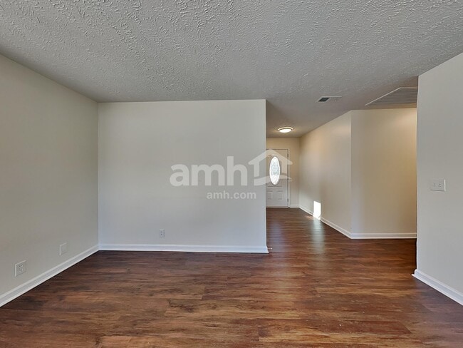 Building Photo - 651 Crescent Rd