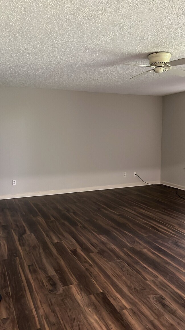 Building Photo - 6036 Coventry Cir