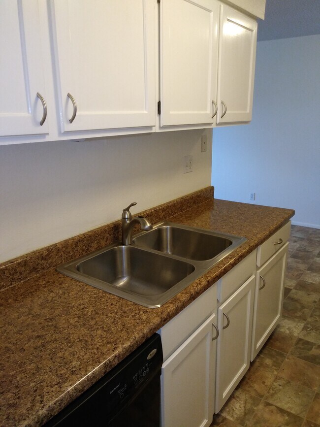 Kitchen pick 3 - 190 E Highline Cir