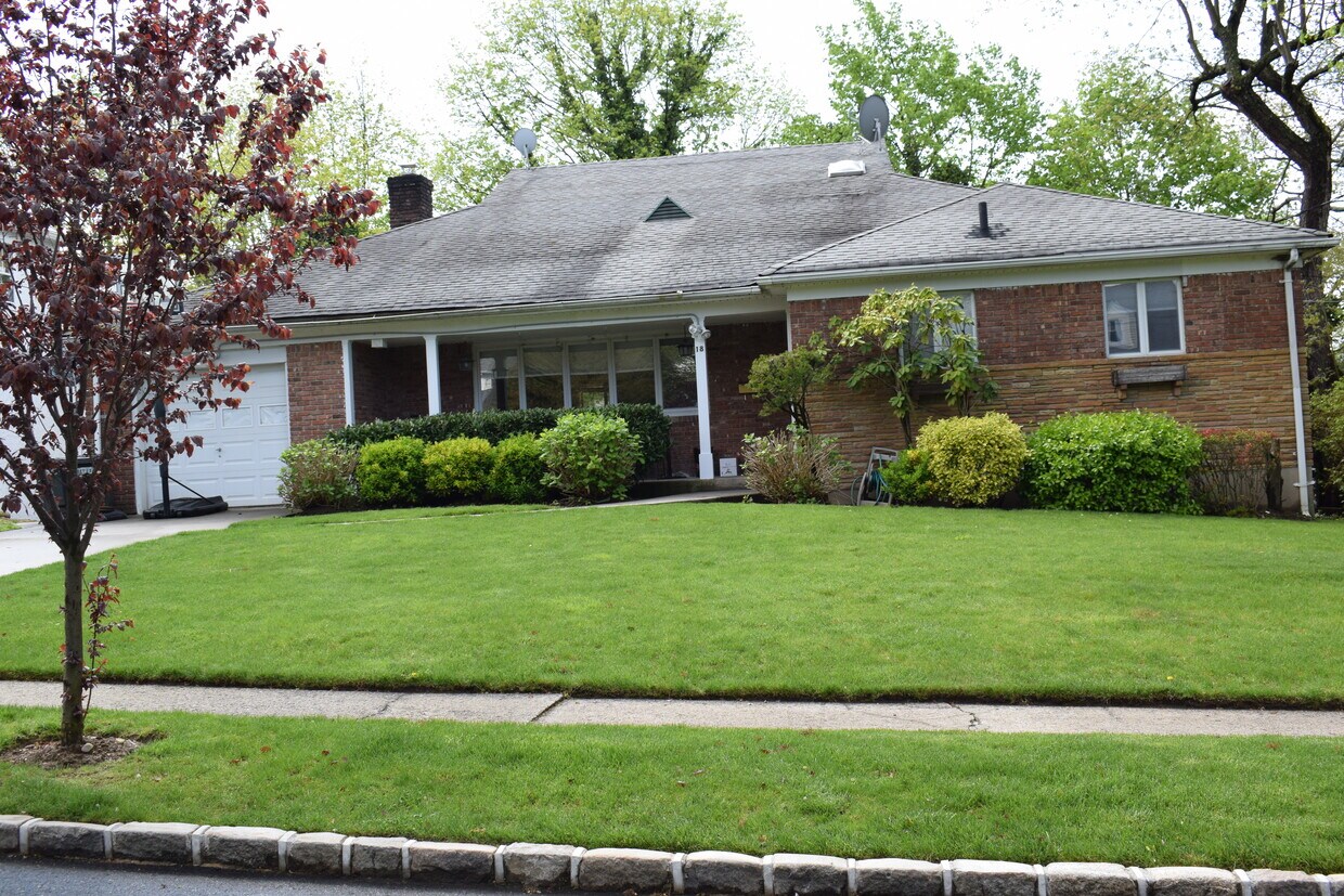 18 Radnor Rd, Great Neck, NY 11023 House Rental in Great Neck, NY