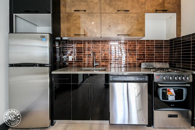 Foto del edificio - 443 Pulaski St