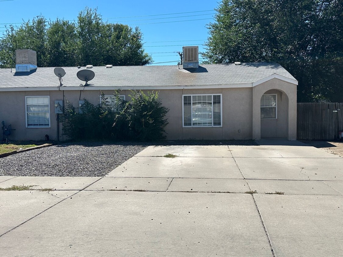Primary Photo - 2 Bedroom 2 Bathroom townhouse available f...