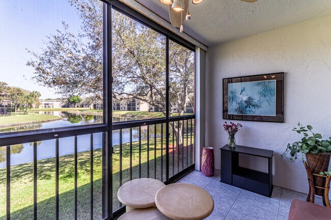 Building Photo - 15456 Pembridge Dr