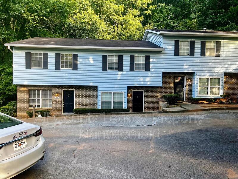 Primary Photo - 2940 Spruce Cir