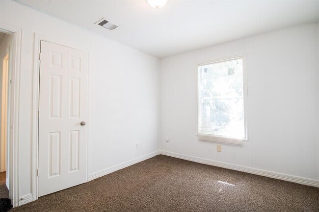 Building Photo - 4634 Clover St