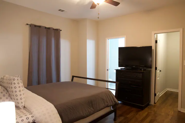 Ensuite bathroom and walk in closet - 63 Joseph E Lowery Blvd SW