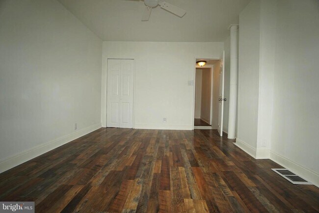 Building Photo - 539 Turner St
