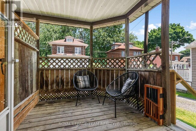 Building Photo - 219 James St E