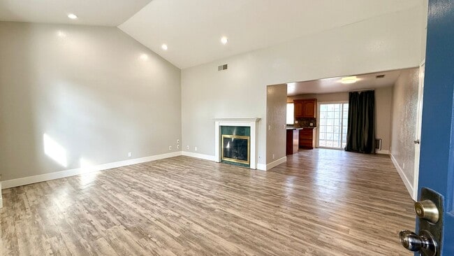 Building Photo - Charming and Move-In Ready, 3BD/2BA, Single-Story TH Near Downtown Danville- Available NOW!