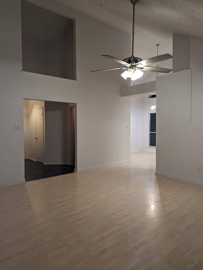 Foto del edificio - 7322 Park West Dr