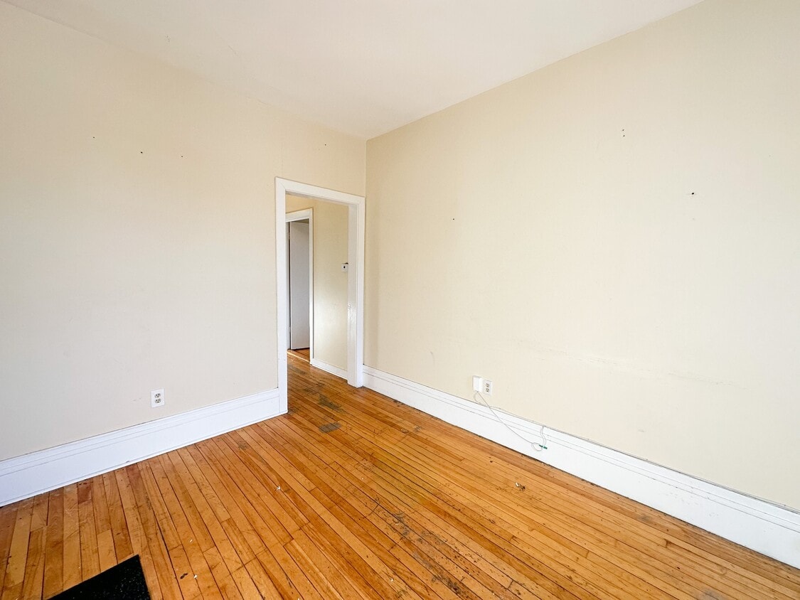 Building Photo - 33 Paddock St