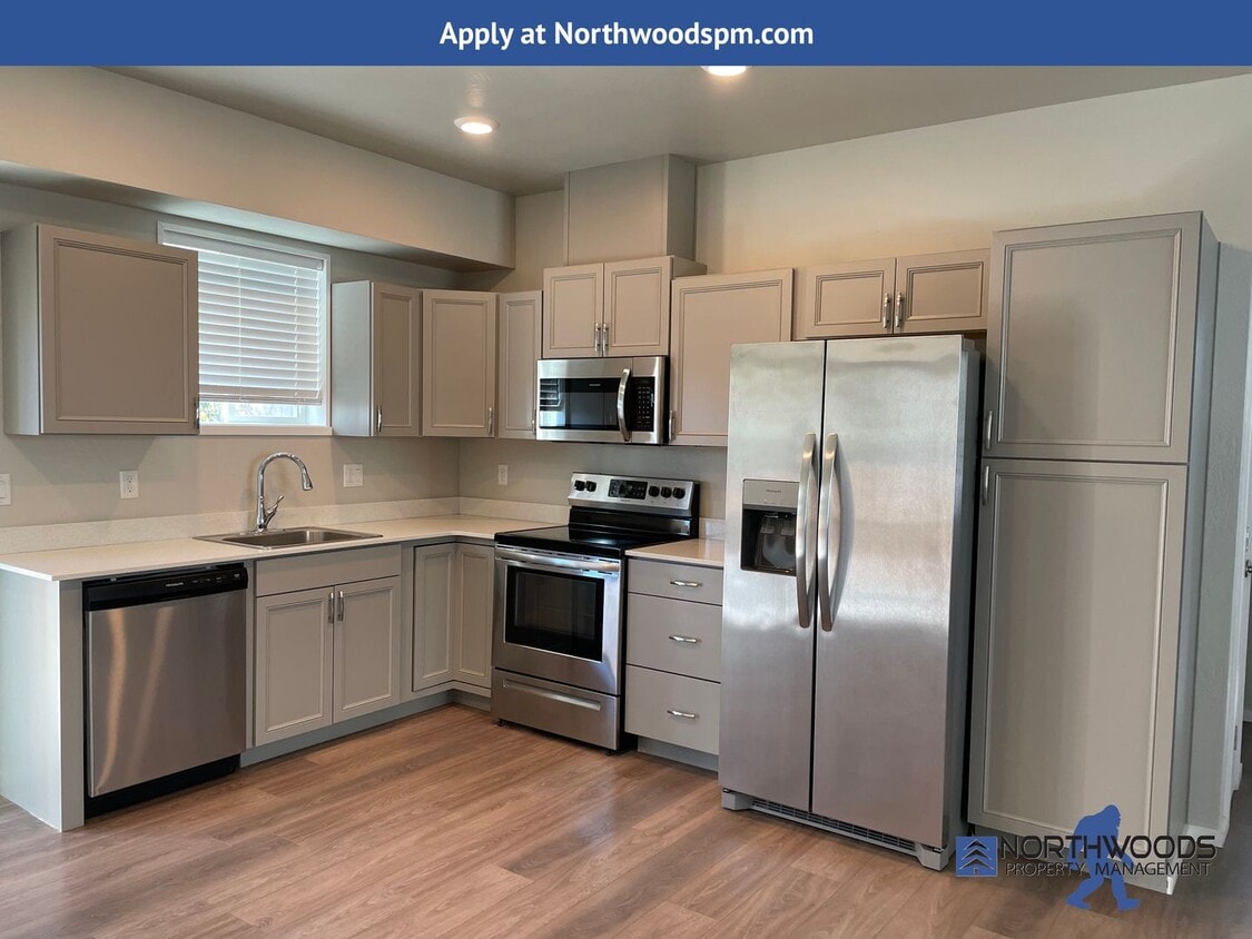 Primary Photo - Newer Very Nice 2 Bedroom 1 Bathroom Downs...