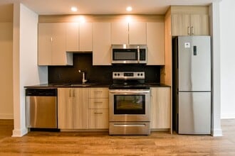 Building Photo - 30 Bd Saint-Joseph E
