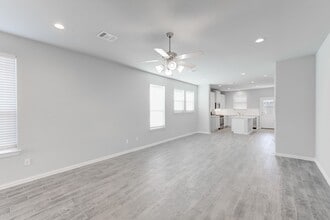 Building Photo - 1225 Red Hills Dr