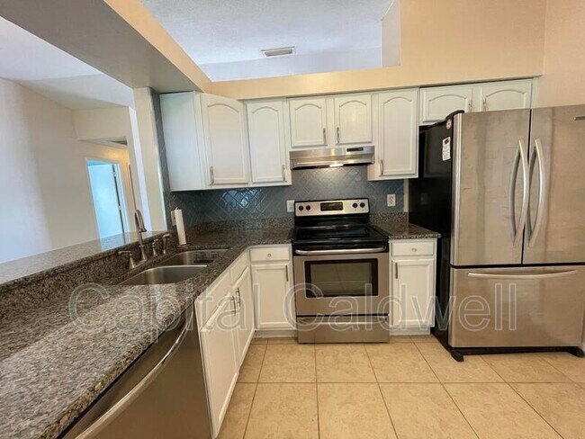 Building Photo - 708 Paddington Pl