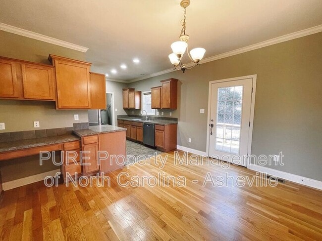 Building Photo - 36 Delaware Ave