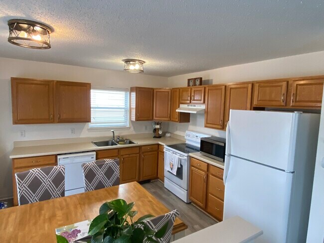 Building Photo - 8110 Maple Stream Blvd