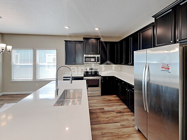 Building Photo - 233 Hemlock Point