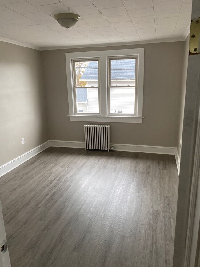 Building Photo - 142 Walnut St