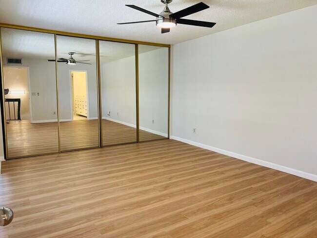 Building Photo - 4039 Palm Bay Cir