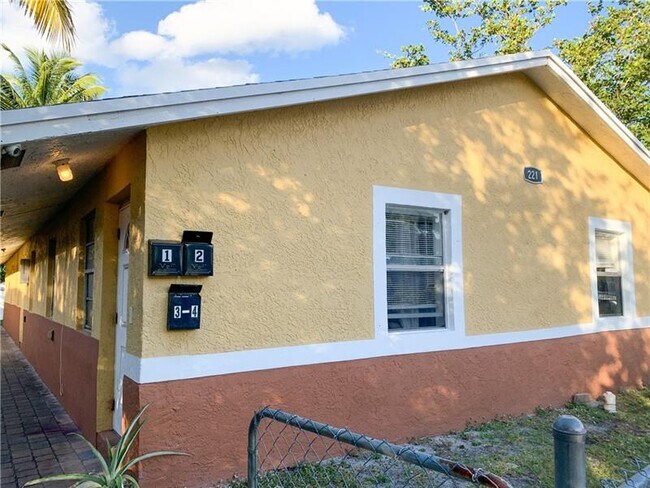 Foto del edificio - 221 NW 12th St