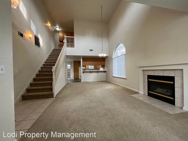 Building Photo - 3 br, 2.5 bath House - 2468 Inglewood Drive