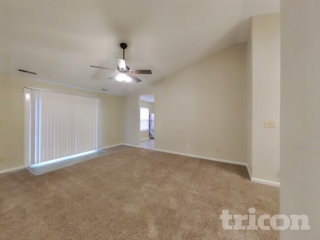 Foto del edificio - 5839 Emmert Way