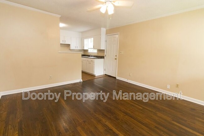 Building Photo - 807 Henderson Ave