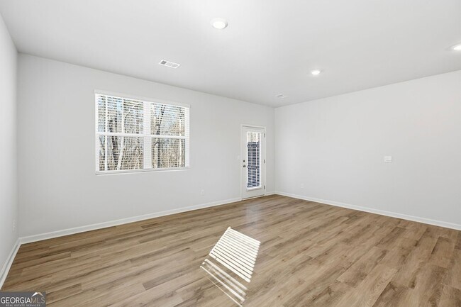 Foto del edificio - 5971 Skylar Dr