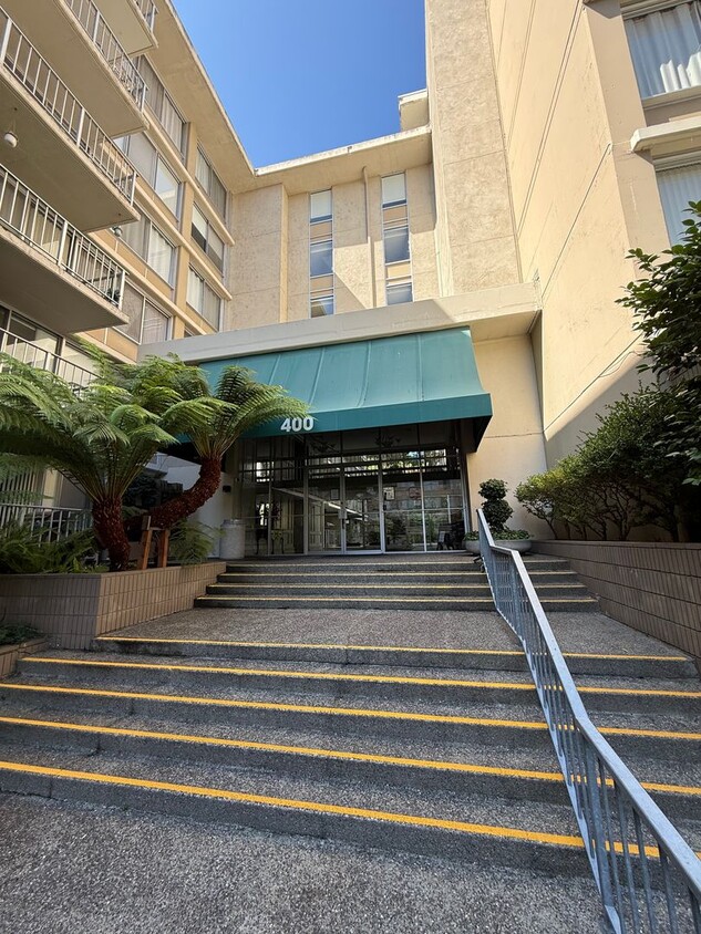 Primary Photo - 1 Bed, 1 Bath Condo in Prime Belmont Location