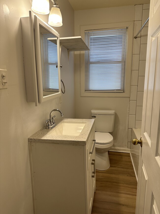 Bath - 4221 Jumonville St