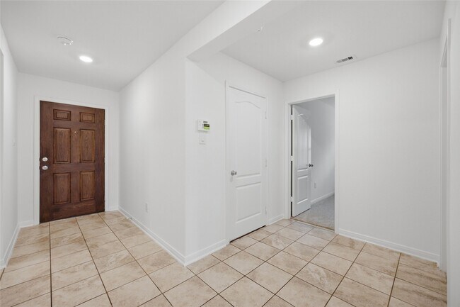 Building Photo - 16511 Chill Brook Dr