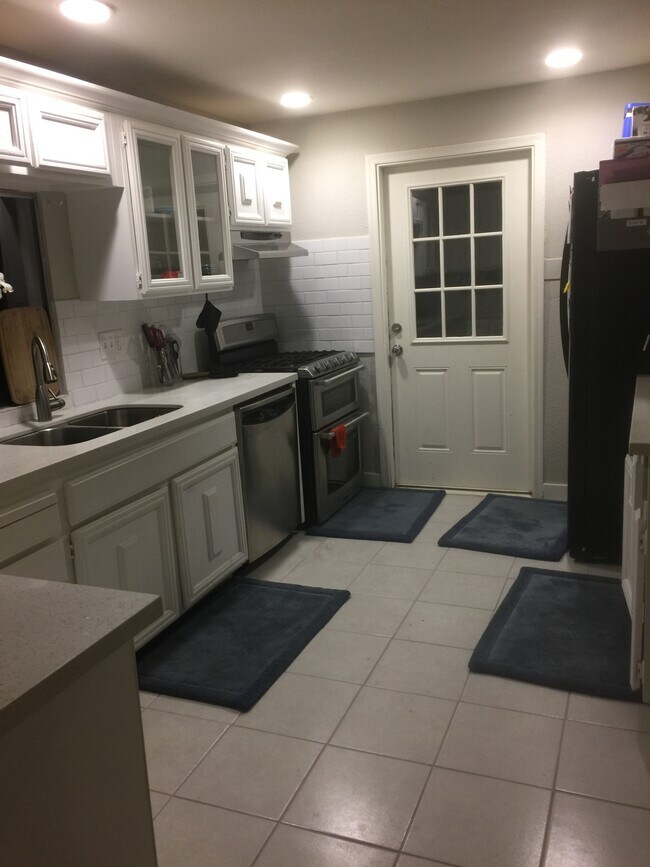 Foto del edificio - 1106 East Oak Street