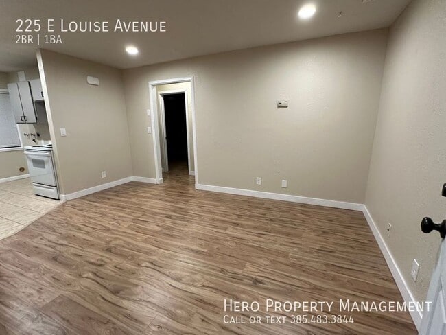 Foto del edificio - 225 E Louise Ave