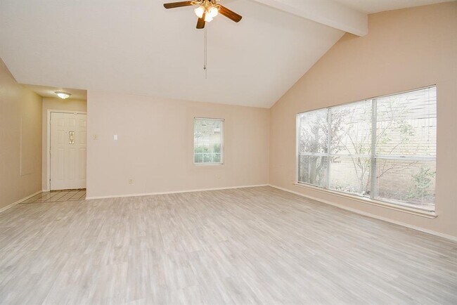 Foto del edificio - 1811 Grassland Ct