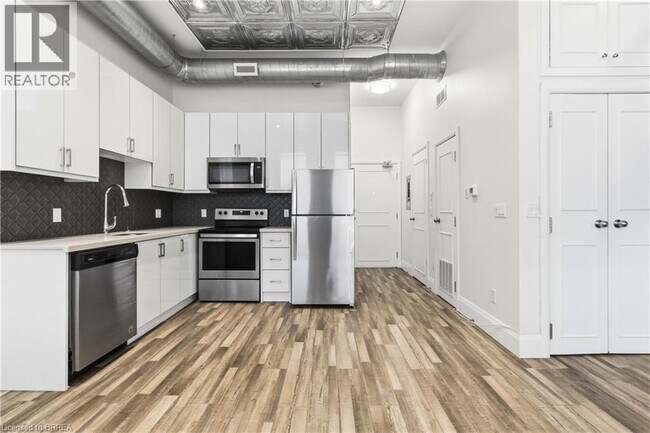 Building Photo - 140 Dalhousie St