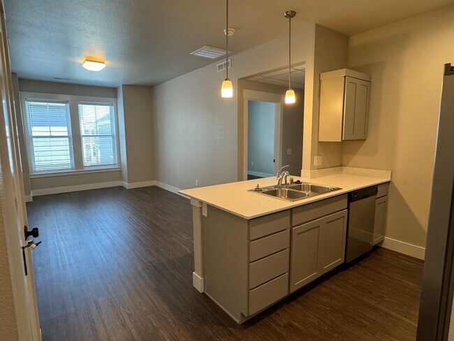 Foto del edificio - 6040-6042 Farmstead Ave