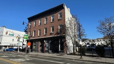 Building Photo - 560 Newark Ave