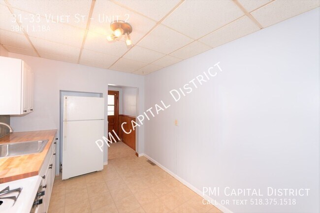 Building Photo - Large Two-Story 3 Bedroom Townhouse with W...