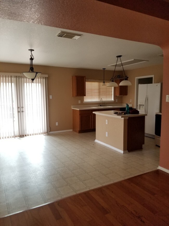 Foto del edificio - 7611 Avery Rd