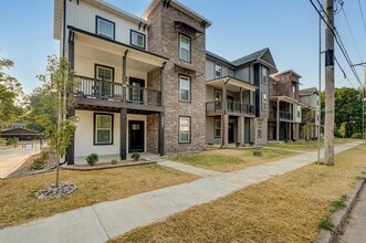 Building Photo - 304 S Hampton Ave