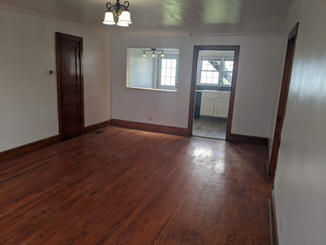 Spacious living area - 510 W G St