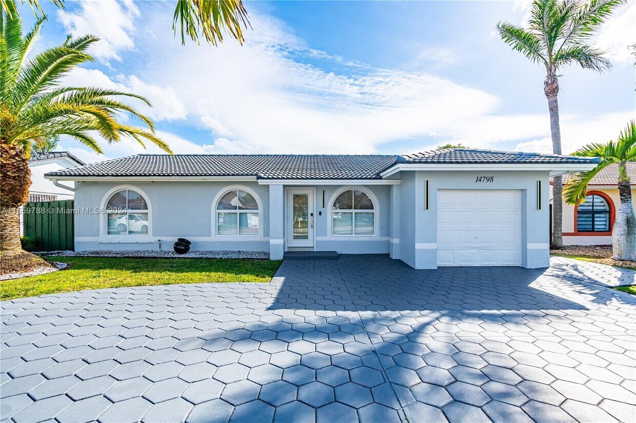 Foto principal - 14798 Southwest 175th Street, Miami, FL 33...