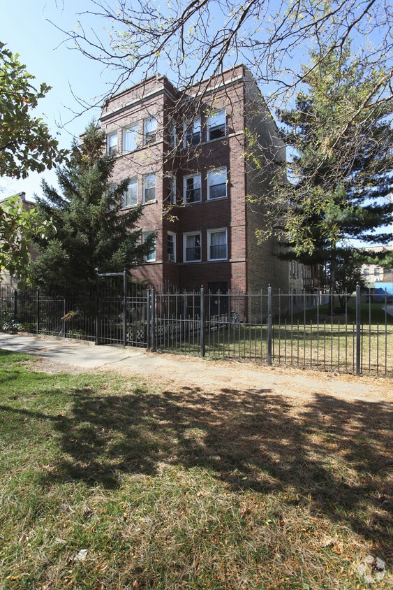 Building Photo - 4840 N Hermitage Ave