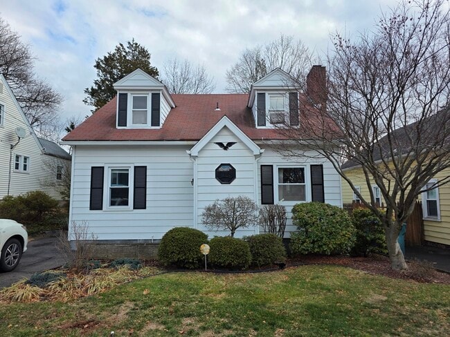 Building Photo - 19 Lakeview Ave