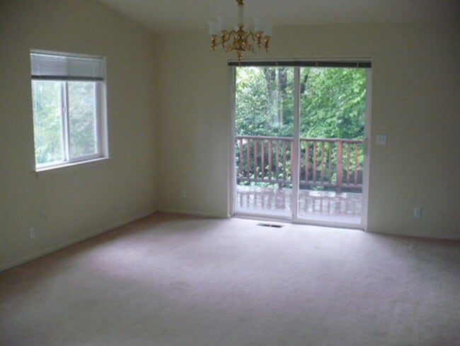 Building Photo - Four Bedroom w/ fenced yard, large garage