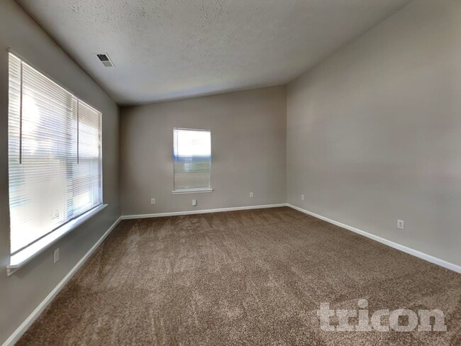 Foto del edificio - 4020 Waterfield Dr