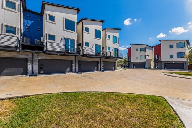 Building Photo - 1417 Kramer Ln